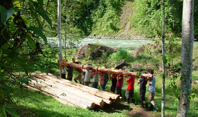 Pacuare Lodge Men Working